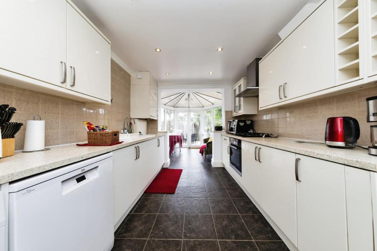 Your Chic 3Br Home Comfort And Style In Londyn Zewnętrze zdjęcie