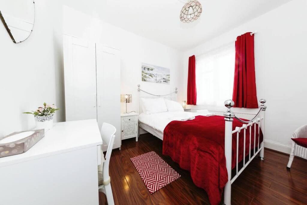 Your Chic 3Br Home Comfort And Style In Londyn Zewnętrze zdjęcie