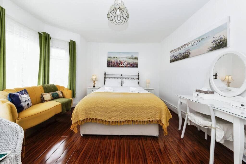 Your Chic 3Br Home Comfort And Style In Londyn Zewnętrze zdjęcie